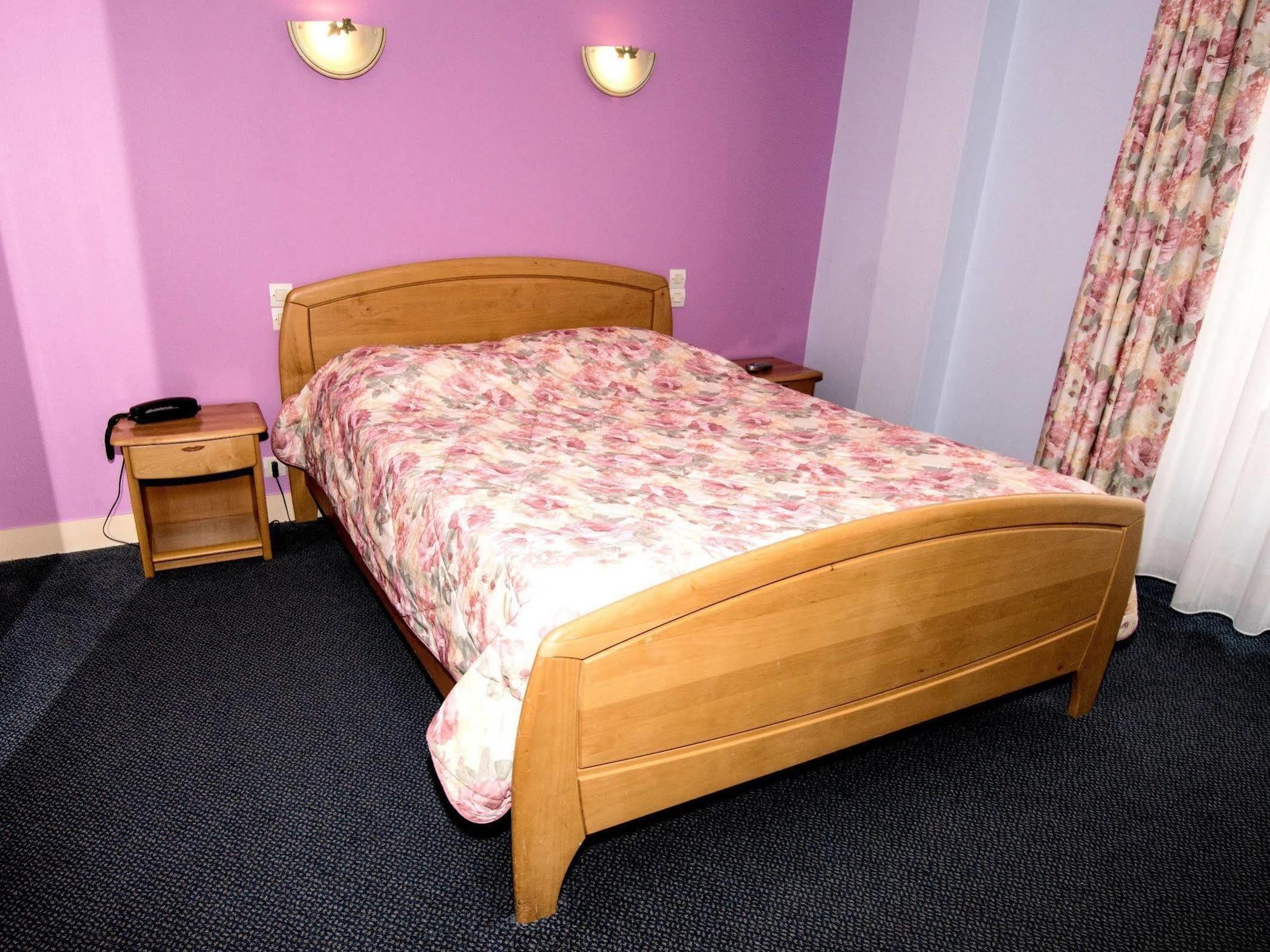 Hotel Le Plat D'Etain Brou Екстериор снимка