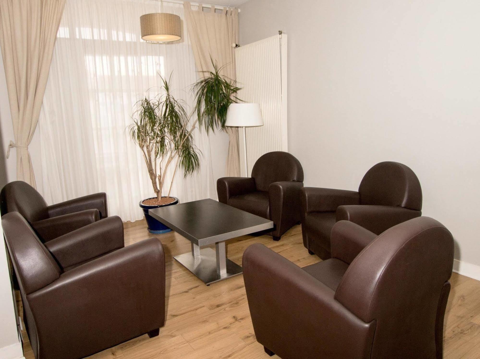 Hotel Le Plat D'Etain Brou Екстериор снимка