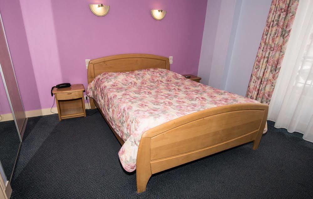 Hotel Le Plat D'Etain Brou Екстериор снимка